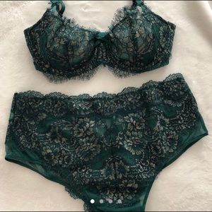 Victoria’s Secret Lace Bra(32c) and Panty(M) Set